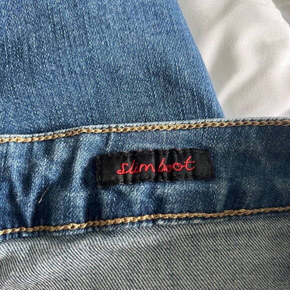 Earl Jeans Women’s Size 8 Slim Fit Bootcut Blue Denim with Embroidered Pockets - Picture 4 of 9